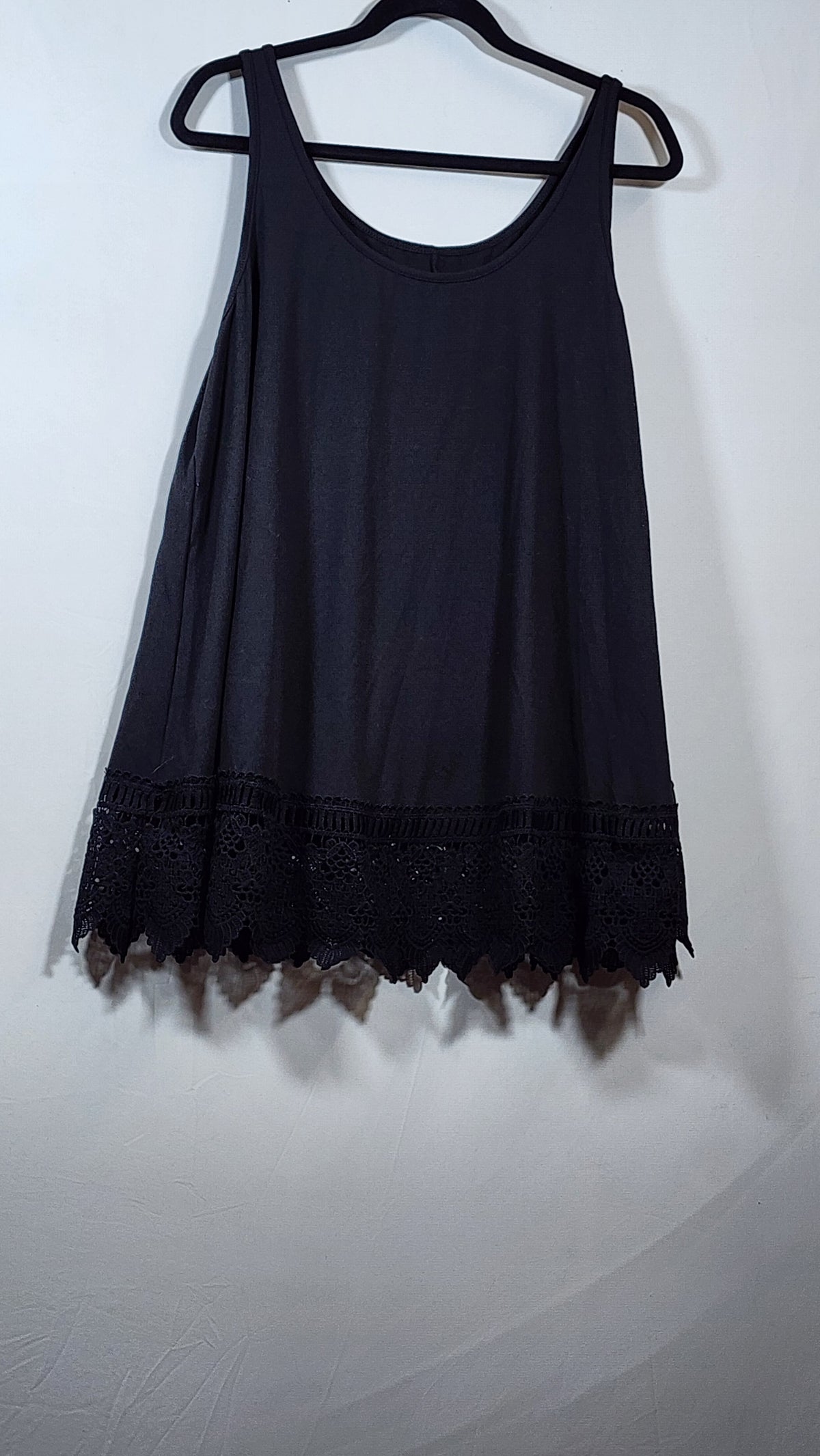 Women's 1XL Sleeveless Tank Top with Lace-Trim Hem