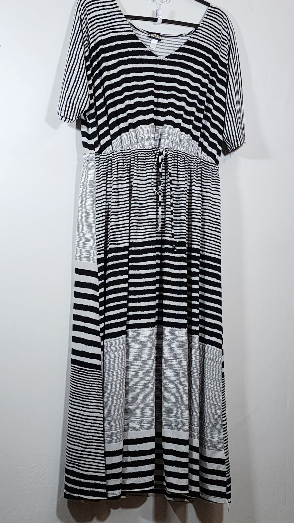 Women's 2X Striped V-Neck Short Sleeve Drawstring-Waist Midi Dress