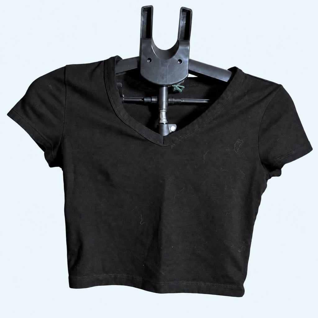 Wild Fable Women's XS Cropped V-Neck T-Shirt - Image 1