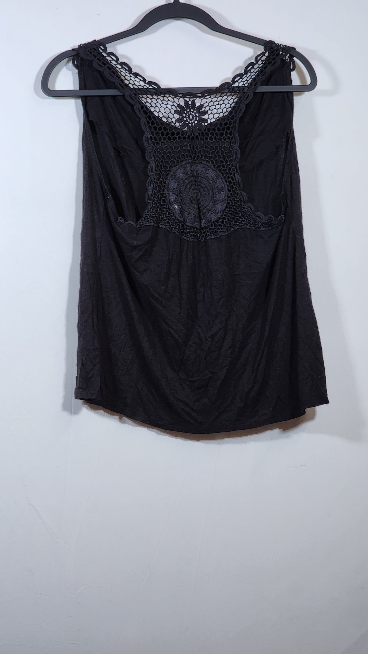 Women's One Size Draped-Neck Sleeveless Top with Crochet Floral Accent 014 - Image 3