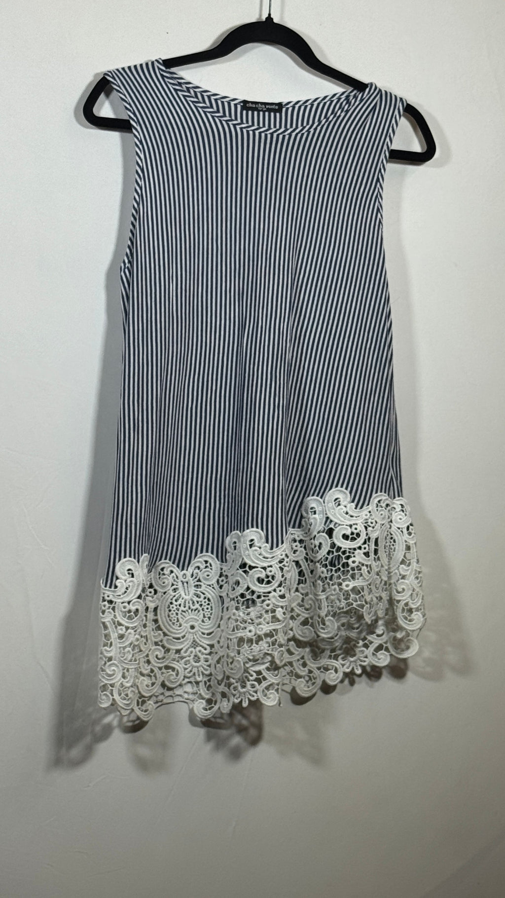 cha cha vente sleeveless navy striped dress with white lace trim - Image 3