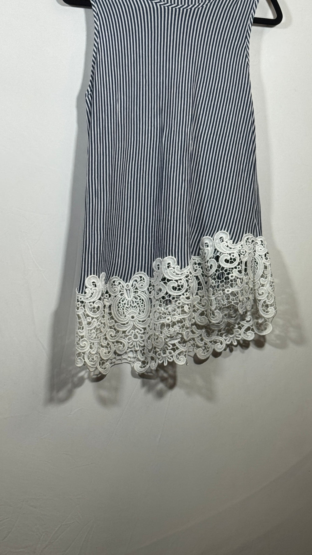 cha cha vente sleeveless navy striped dress with white lace trim - Image 2