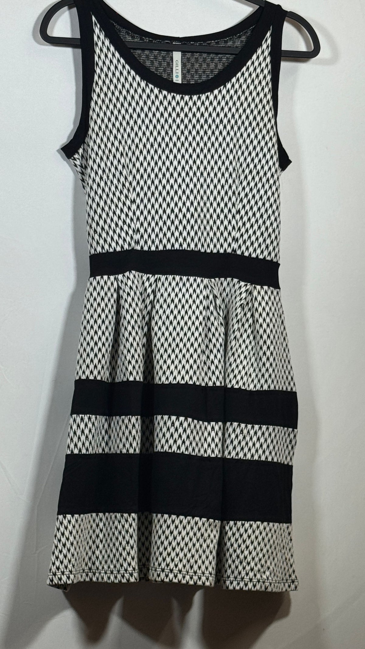 Gilli Medium Sleeveless Dress Black and White Patterned Knit - Image 2