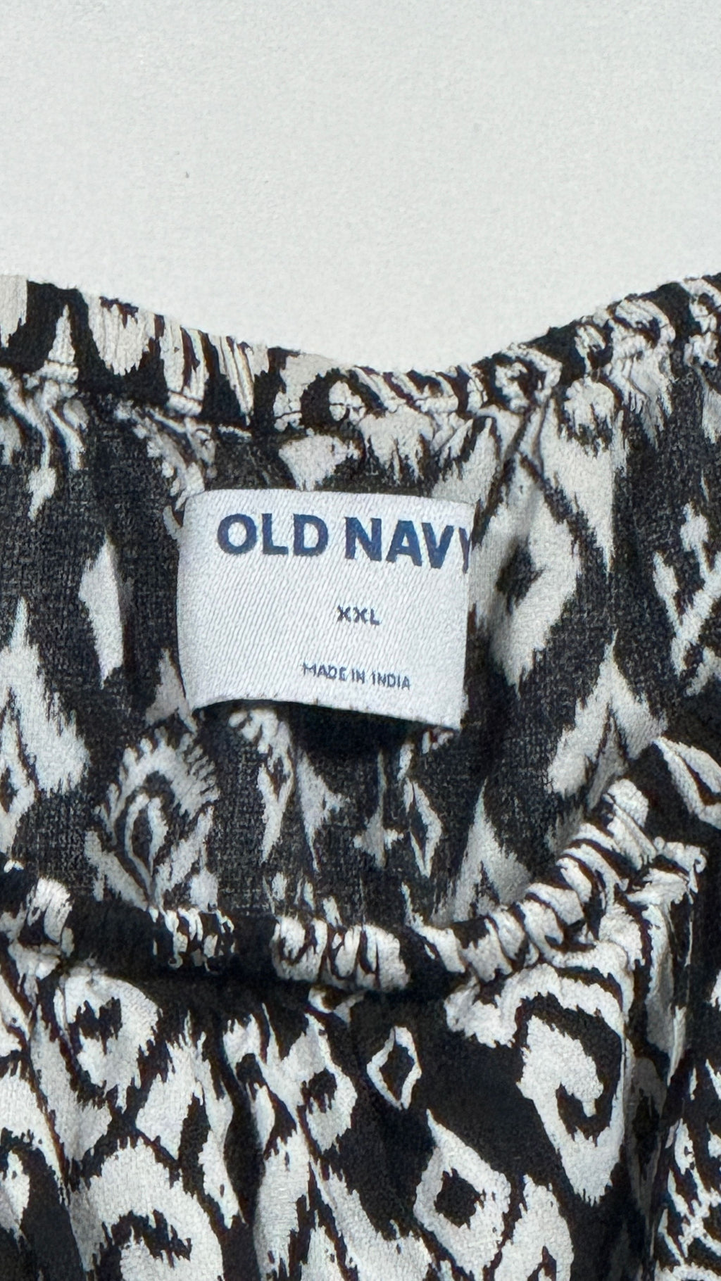 Old Navy XXL Black and White Abstract Pattern Blouse Ruffle Detail - Image 4