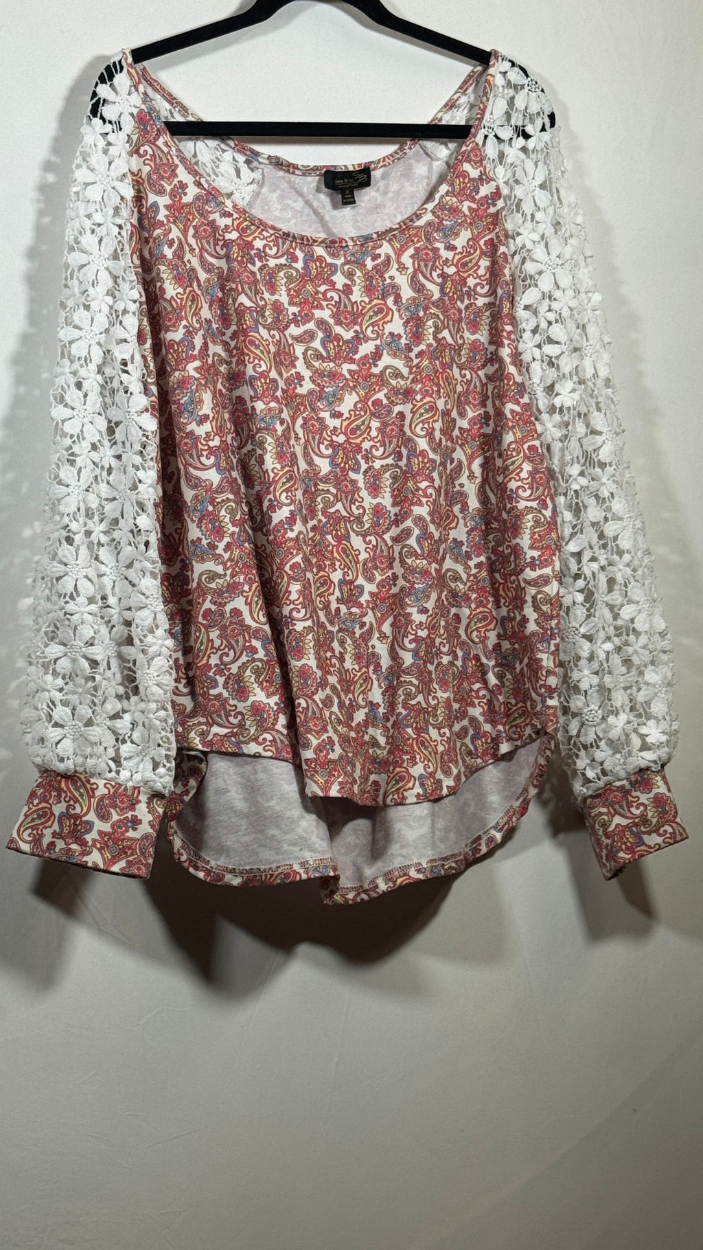 Sunne Betro 1X Long Sleeve Blouse Paisley Print White Lace Sleeves - Image 2