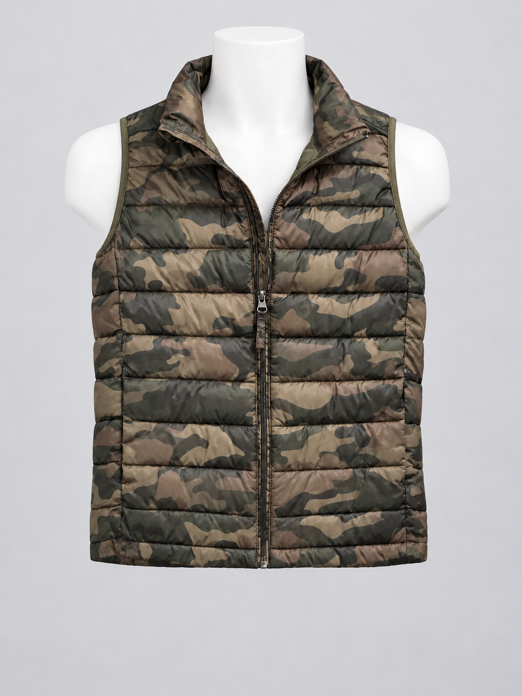 Amazon Essentials Boys' Lightweight Water-Resistant Packable Puffer Vest Camouflage - Image 1
